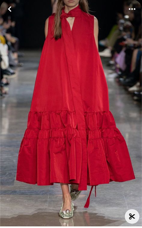 Tent Silhouette, Fashion Network, Tent Dress, Flirty Dresses, Runway Dresses, Maxi Styles, Color Fashion, Dress Silhouette, Fashion 2018