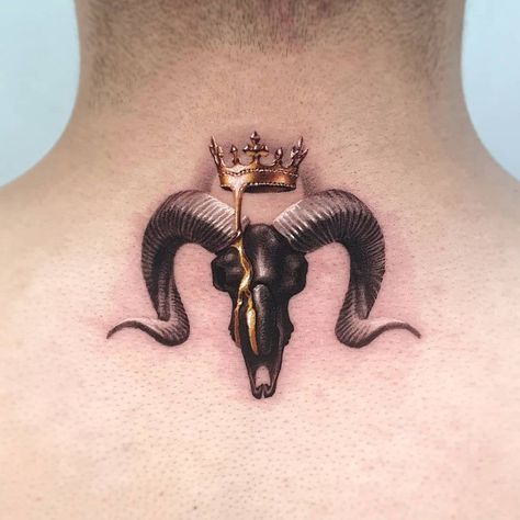 𝖙𝖆𝖙𝖔𝖔𝖘_𝖙𝖔𝖉𝖆𝖞𝖞 on Instagram: “👑 Via: @jiro_painter ➖ #tatt #tattoos #tattoo #tatto #tatts #tattoosleeve #tattooer #tattooworld #tattoed #sleevetattoo #tattoo2me…” Crown Tattoo Men, Men Flower Tattoo, Ram Tattoo, Tattoos Instagram, Dream Catcher Tattoo Design, Elephant Tattoo Design, Clock Tattoo Design, Beautiful Tattoos For Women, Aries Tattoo