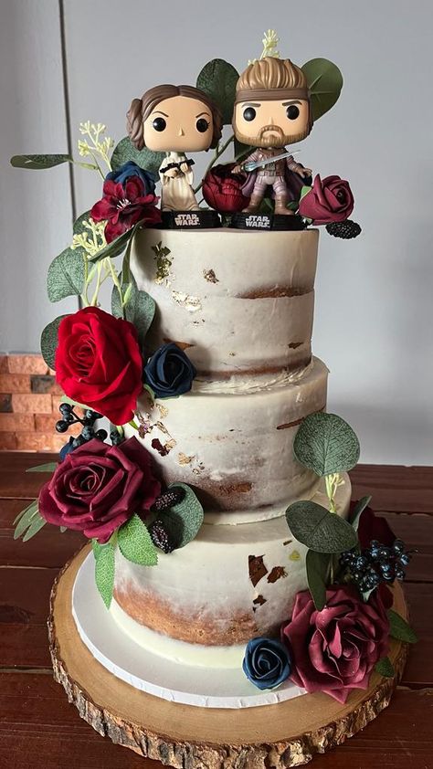 Nerd Wedding Ideas, Top Wedding Songs, Mexican Style Wedding, Huge Wedding Cakes, Star Wars Wedding Cake, Marvel Wedding, Star Wars Wedding Theme, Nerd Wedding, Wedding Color Pallet