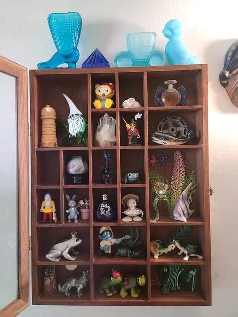 Diy Crystal Shelf, Trinket Cabinet, Trinket Shelves, Trinket Display, Vintage Shelves, Trinket Shelf, Shelf Inspiration, Cabinet Of Curiosity, Making Wooden Toys