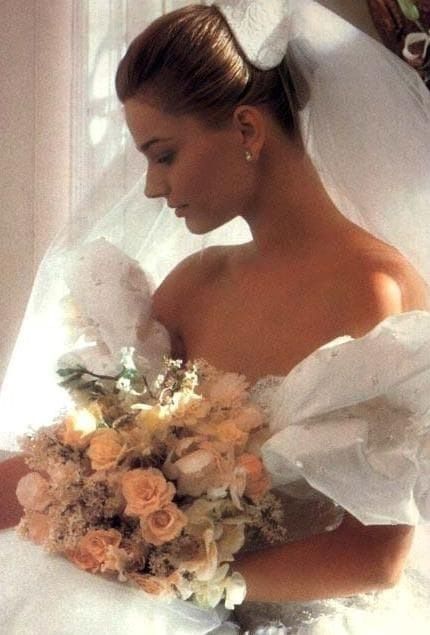 Paulina Porizkova Porizkova Paulina, Style Année 80, Paulina Porizkova, French Girl Chic, Bridal Hair Updo, Bridal Pictures, Dream Wedding Ideas Dresses, Wedding Headpiece, Vintage Bridal