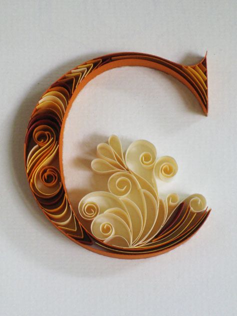 C! que hermosa filigrana! :) Quilling Letters, Arte Quilling, The Letter C, Typography Served, Art Quilling, Desain Quilling, Alfabet Letters, Quilled Creations, 3d Quilling