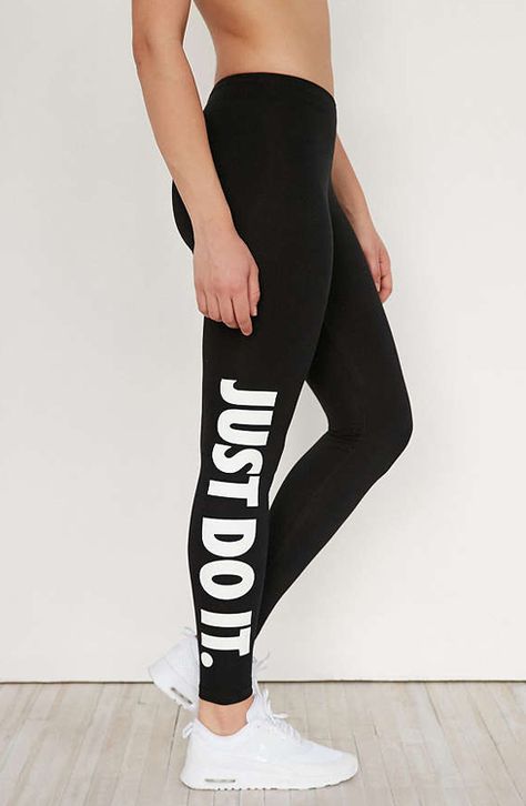 The Most Stylish Activewear to Upgrade Your Workout. Just Do It Leggings, Estilo Fitness, Graphic Leggings, Adidas Shoes Women, Milan Fashion Weeks, Nike Shoes Outlet, Nike Leggings, Athletic Outfits, Outfit Casual