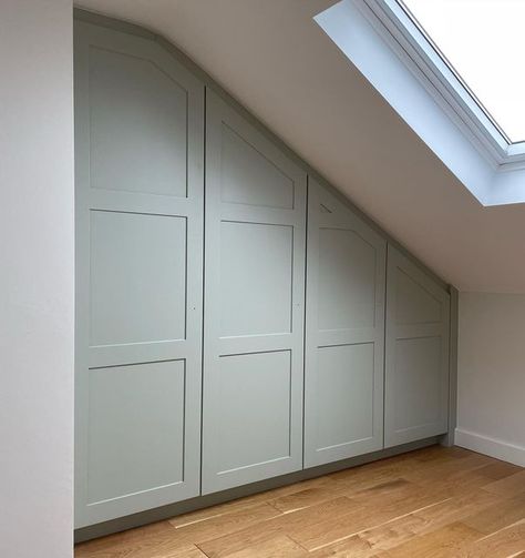 The style of the storage cabinets. How they fit in the space. Attic Built Ins, Loft Bedroom Decor, Extension Roof, Understair Storage, Alcove Storage, Loft Extension, Attic Wardrobe, Attic Bedroom Storage, Loft Style Bedroom