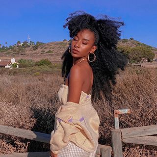 Cierra Nia (@simply.cie) • Instagram photos and videos Cierra Nia, Simply Cie, Piece Of Advice, Curl Hair, Natural Hair Beauty, Natural Hair Inspiration, Grunge Girl, Dove Cameron, Slice Of Life