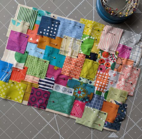 A Quilter's Table: Patchwork Sashiko Boro Stitching, Sashiko Pattern, Scrap Fabric Crafts, Scrap Fabric Projects, Crazy Patchwork, Sashiko Embroidery, Scrap Quilt Patterns, Patchwork Quilt Patterns, Scrappy Quilt