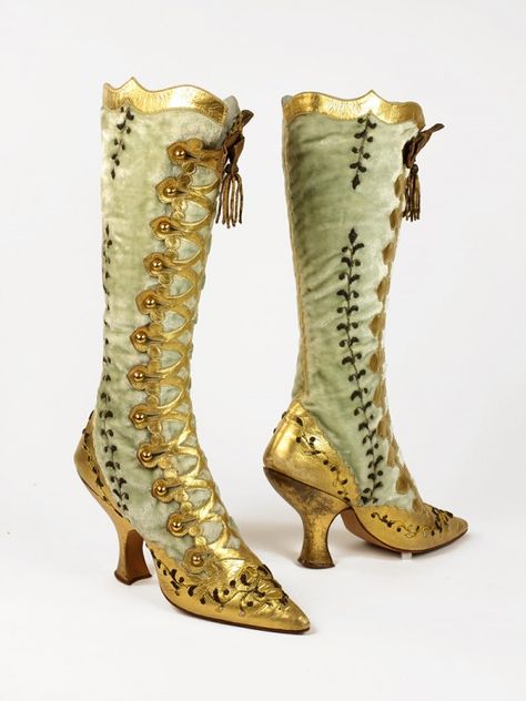 Royaland - ephemeral-elegance: Velvet and Leather Buttoned Boots...ca.1890 Bata Shoes, Historical Shoes, Victorian Shoes, Wedge Wedding Shoes, Victorian Boots, Regal Design, 19th Century Fashion, Mode Boho, Look Vintage