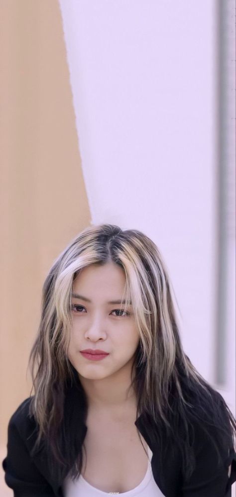 Shin Ryujin Short Hair, Ryujin Itzy Haircut, Ryujin Haircut, Shin Ryujin Wallpaper, Ryujin Short Hair, Ryujin Hair, Itzy Ryujin Wallpaper, Ryujin Itzy Wallpaper, Kpop Short Hair