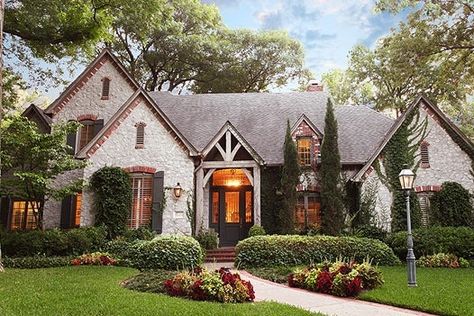 French Cottage Garden, Homescreen Wallpaper Ideas, Stone Wall Design, Glass Railings, Cottage Garden Design, Casas Coloniales, Brick Exterior House, Brick Exterior, Exterior Wall Design