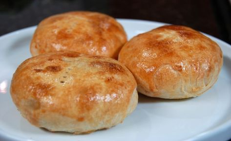 Knish Recipe New York, Kinish Recipe, Potato Knishes, Knish Recipe, Rosh Hashanah Recipes, Jewish Holiday Recipes, Jewish Cuisine, Jewish Food, Deli Food