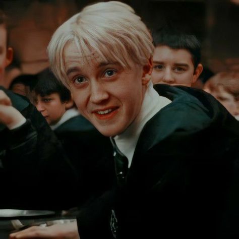 𝙞𝙘𝙤𝙣 𝙨𝙝𝙤𝙥 > 𝙤𝙥𝙚𝙣! - 𝙙𝙧𝙖𝙘𝙤 𝙢𝙖𝙡𝙛𝙤𝙮! - Wattpad Draco Malfoy Harry Potter, Malfoy Harry Potter, Draco Malfoy, A Boy, Blonde Hair, The Story, Harry Potter, Wattpad, Blonde