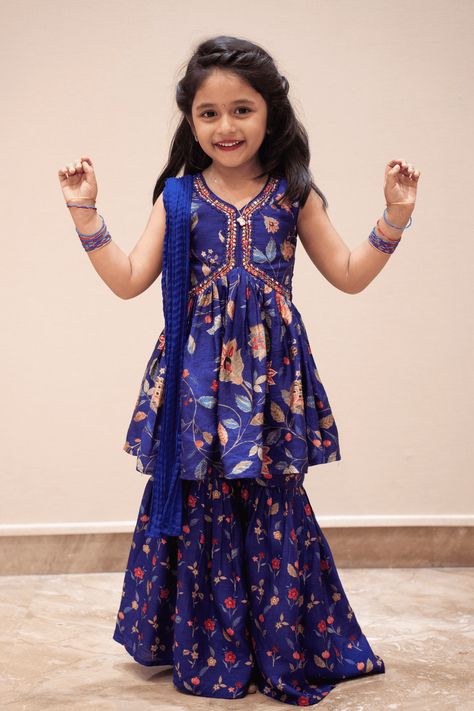 Kids Traditional Wear Indian, Kids Ethnic Wear Indian, Grand Dress, Party Wear Dresses Indian, Designer Frocks, Grammar Tenses, Kids Frock, Frocks For Babies, Bride Entry