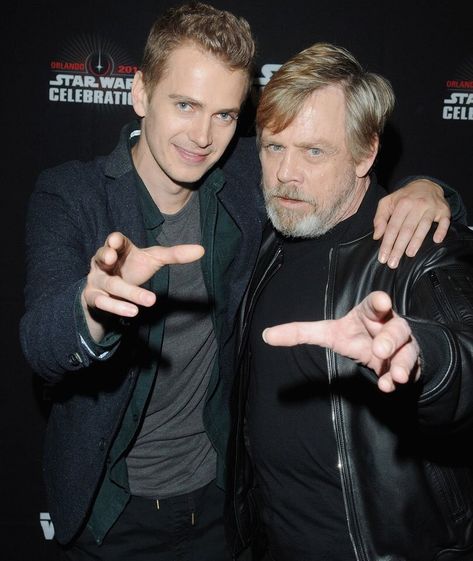 Like father like son. Anakin and Luke Skywalker. Hayden Christensen and Mark Hamill Star Wars Meme, Disney Parque, Anakin Vader, Jennifer Lee, Star Wars Cast, High Ground, Star Wars Celebration, Hayden Christensen, Mark Hamill