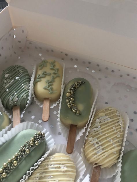 cute sage green and yellow cake pops for my birthdayy Light Green Cake Pops, Birthday Sage Green Theme, Sage Green Quinceanera Theme Cake, Sage Green 18th Birthday Theme, Sage Green Treats, Quinceanera Sage Green Theme, Sweet 16 Sage Green Theme, Quince Sage Green, Sage Green Birthday Decor