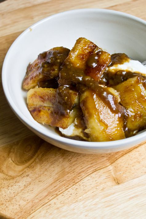 Healthy Bananas Foster – A Dash of Soul Healthy Banana Foster, Banana Dishes, Banana Foster, Banana Seeds, Yogurt Banana, Fried Plantains, Caramelized Bananas, Bananas Foster, Plantains Fried