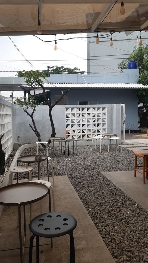 Outdoor Cafe Design Low Budget, Low Budget Restaurant Design Ideas, Industrial Concept, Cafe Designs, Outdoor Restaurant Design, Backyard Bar, Outdoor Cafe, Coffee Shop Design, Outdoor Restaurant