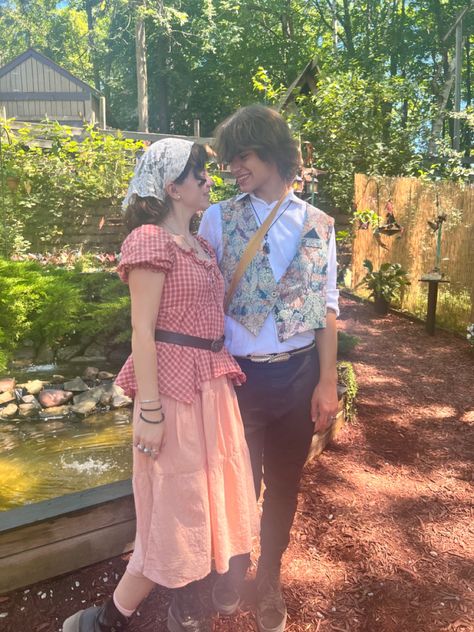 Renfaire Costume Couple, Cottagecore Couple, Outfit Inspo Cottagecore, Tryna Recreate, Faire Outfit, Instagram Boyfriend, Fantasy Core, Medieval Outfit, Dnd Dm