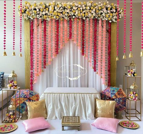 Mehndi Decoration Ideas, Mehndi Event, Indian Wedding Decorations Receptions, Classy Decorations, Mehendi Decor Ideas, Simple Stage Decorations, Wedding Swag, Ganpati Decoration At Home, Destination Wedding Decor