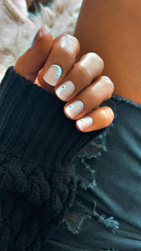 Post ASAP!!!: Okay, ladies. I have a new obsession!!! 😍 These are pop on nails called dashes! They are thicker like a gel or acrylic mani. They can be used over and over again, come in different lengths, and they don't damage your natural nail! 🎉💅🏼💗 Plus, they are way more affordable than the manis I was getting in the salon! Each application can last you up to 14 days and then you can reapply or switch it out for another look in the matter of MINUTES! I am hosting a Pop up this coming wee... New Obsession, The Salon, Natural Nails, Pop Up, Matter, Nails