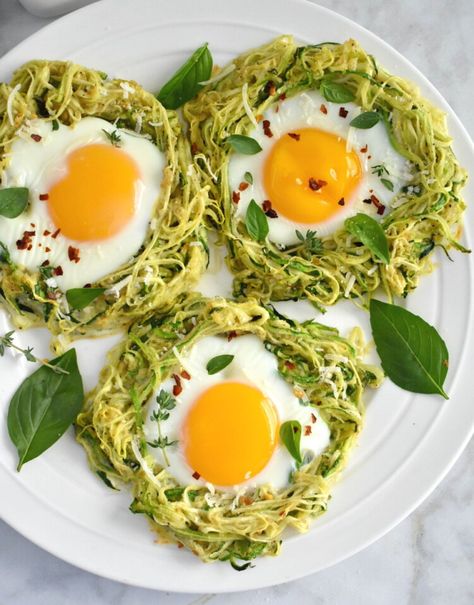 Zucchini Egg Nests - Herbs & Flour Zucchini Egg, Food Calorie Chart, Healthy Brunch Recipes, Breakfast Platter, Egg Nest, Sandwich Shop, Low Carb Zucchini, Shredded Zucchini, Recetas Keto