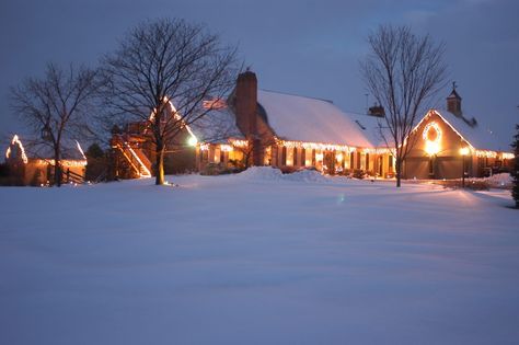 Annville Inn Bed & Breakfast Hershey Park, Romantic Weekend Getaways, Elegant Bedding, Amish Country, Romantic Weekend, Bed Breakfast, The Crazy, In Ground Pools, Romantic Getaways