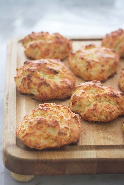 Cheddar Black Pepper Breakfast Biscuits - Crumb: A Food Blog Coffee Shop Breakfast, Pepper Breakfast, Pepper Biscuits, Soft Biscuits, Fall Eats, Savory Breads, Breakfast Biscuits, Vegan Cheddar, Savory Bread