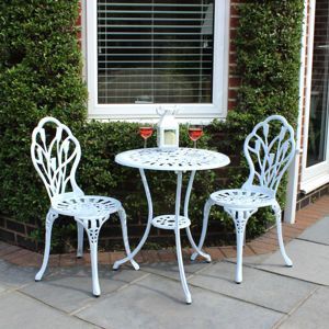 Charles Bentley Cast Aluminium Tulip Garden Bistro Set - White Diy Patio Garden, Backyard Patio Diy, Diy Outdoor Patio Ideas, Traditional Courtyard, Garden Design Patio, Bistro Patio Set, Patios Ideas, Ideas Backyard Patio, Diy Outdoor Patio