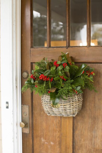 Nantucket basket for bikes.....Not just for the bicycle.    So cute !!! Nantucket Bike Basket, Entry Door Colors, Front Door Baskets, Bicycle Baskets, Door Basket, Nantucket Baskets, Christmas Crafts For Adults, Lamb Decorations, Christmas Front Doors