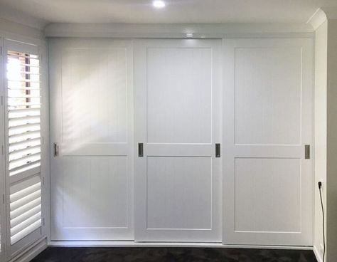 Mirror Closet Doors Makeover, Sliding Mirror Closet Doors Makeover, Bedroom Built In Closet, Built In Closet Wall, Built In Wardrobe Doors, Modern Sliding Door, Fitted Wardrobes Bedroom, Sliding Mirror Closet Doors, Built In Closet