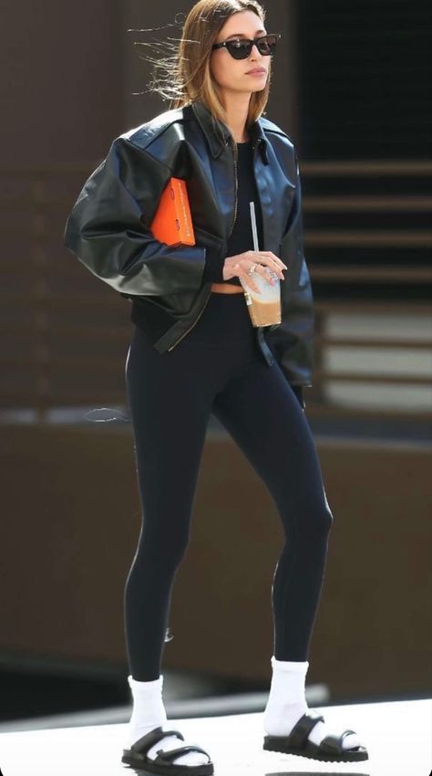 Leggings With Socks, Oversize Leather Jacket, Puffy Sandals, Socks Sandals, Edgy Leather Jacket, Hailey Bieber Style, Sandals Outfit, Trending Sandals, Scene Fashion