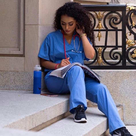 What Is Nursing, Nurse Practitioner School, Nursing Goals, Nursing School Prerequisites, Nurse Aesthetic, Nurse Inspiration, Med School Motivation, Nurse Midwife, Neonatal Nurse