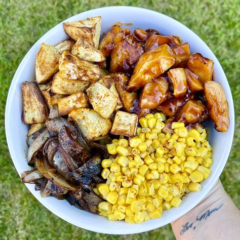 BBQ Chicken and Sweet Potato Bowl - Diana's Delish Dishes Chicken And Sweet Potato Bowl, Delicious Bowls, Sweet Potato Bowl, Chicken And Sweet Potato, Potato Bowl, Bbq Sauce Ingredients, Macro Meal Plan, Sweet Potato Bowls, Sugar Free Ketchup