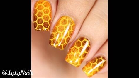 #Videotutorial for The previous Honeycomb mani.☺ I found a good spot for videos, the position was awkward at first, next time I won't be as messy  I also forgot to use the liquid latex for easy cleanup . @sally_hansen 'Mellow Yellow' for the base. @potionpolish 'Marvelous Maple'  @barielle 'Gingerbread House' and @opi_products 'I'm never amberrassed' @whatsupnails 'Honeycomb Stencils' Bee Nails, Food Nails, Chrome Nails Designs, Nail Vinyls, Nail Stencils, Nail Art Designs Summer, Summer Acrylic Nails, Pretty Hands, Unique Nails