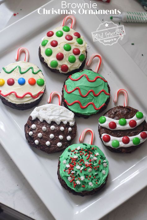 Cute Christmas Food Ideas For Kids, Easy Christmas Cookies Decorating, Brownie Christmas, Festive Holiday Desserts, Christmas Food Crafts, Christmas Party Treats, Christmas Cookies Kids, Christmas Brownies, Christmas Eats