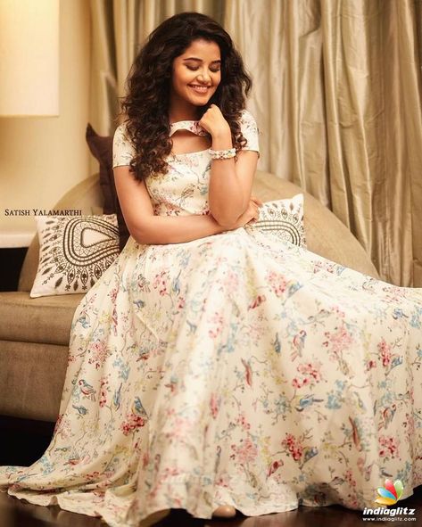 Anupama Parameshwaran Frock For Teens, Frock Photos, Fancy Gown, Gown Party Wear, Maxi Design, Gown Blue, Fancy Frocks, Long Frock, Indian Wedding Photography Poses