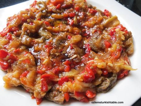 This delicious salad or dip, Abagannuc or Baba ghanoush, is very popular in Antakya and Southern Turkish cuisine and one of our family favorites. It has many variations throughout the Middle East… Burnt Eggplant, Turkish Eggplant, Meze Recipes, Albanian Food, Albanian Language, Baba Ghanoush, Turkish Delights, Dip Sauce, Eggplant Salad