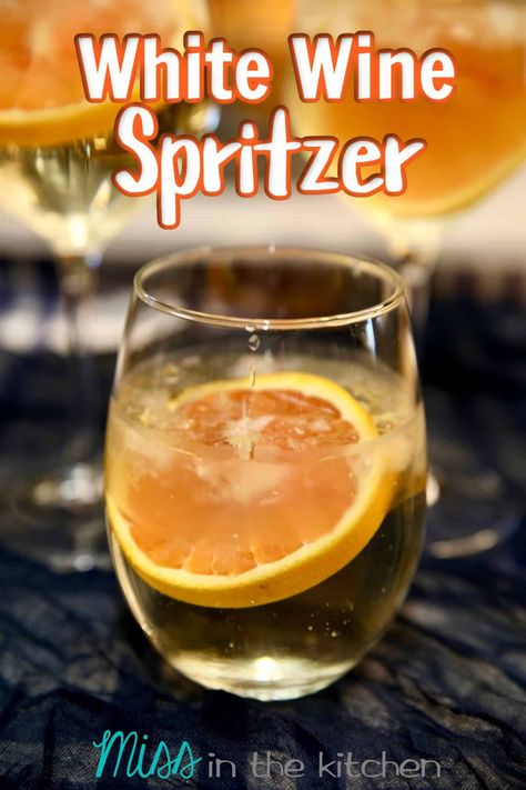 White Wine Spritzer cocktails are one of the easiest drinks to make with just 2 ingredients. A light and refreshing drink that is perfect when you want to go easy on the alcohol. White Wine Cocktail Recipes, Wine Based Cocktails, Wine Spritzer Cocktails, White Wine Drinks, White Wine Spritzer Recipe, White Wine Punch, Spritzer Cocktails, Wine Punch Recipes, White Wine Drink