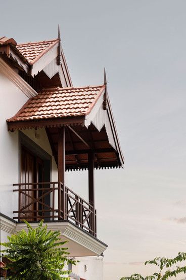 Exterior View Of Balcony Design With Timber Works Sloping Roof Designs Kerala, Traditional Sitout Designs, Traditional Roof Design, Kerala Houses Exterior, Modern Chettinad House, Traditional Balcony Design, Sit Out Ideas House Kerala, Benny Kuriakose, Dream Balcony