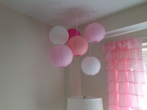 Chinese Lanterns Room Decor, Chinese Lanterns Bedroom, Paper Lantern Decor Bedroom, Lantern Decor Bedroom, Paper Lanterns Bedroom, Lanterns Bedroom, 14th Birthday Party Ideas, Paper Lantern Decor, Hanging Paper Lanterns