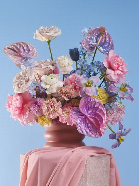 Spray Painted Flower Arrangements, 2023 Flower Arrangement Trends, Bold Flower Arrangements, Floral Mood Board, Pastel Floral Arrangements, Easter Tables, Spray Paint Flowers, Floral Spray Paint, Floral Designs Arrangements