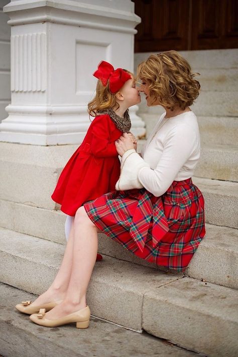 Sisters Christmas Outfits, Mommy And Me Christmas Dresses, Girls Christmas Dress Holiday Outfits, Mommy And Me Christmas Outfits, Family Christmas Outfits, Christmas Family Photoshoot, Mom Daughter Outfits, Mommy Daughter Outfits, Plaid Party