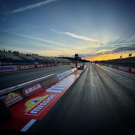 NHRA (@nhra) • Instagram photos and videos Drag Race Wallpaper, Drag Racing Motor, Nhra Drag Racing Wallpaper, Drag Racing Videos, Barbara Roufs Drag Racing, Nhra Drag Racing, Racing Photos, Drag Racing, Photo And Video