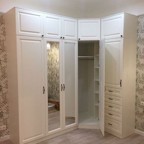 Marble Decor Bedroom, Corner Wardrobe Closet, Closet Corner, Dressing Room Closet, Modern Cupboard, Closet Design Layout, Closet Renovation, Bedroom Cupboard Designs, Wardrobe Interior Design