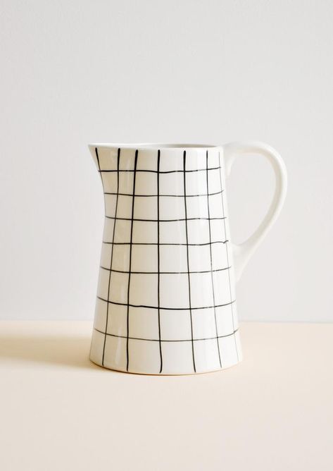 Grid Sketch, Diy Keramik, Cerámica Ideas, Tanah Liat, Diy Ceramic, Keramik Design, Ceramics Pottery Art, Ceramic Pitcher, Ceramic Jars