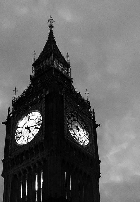 Black And White Aesthetic Vintage Wallpaper, London Black And White Aesthetic, London Dark Aesthetic, Victorian England Aesthetic, Clock Tower Aesthetic, 1800 Aesthetic, Dark Victorian Aesthetic, London Clock Tower, Good Night Photos Hd