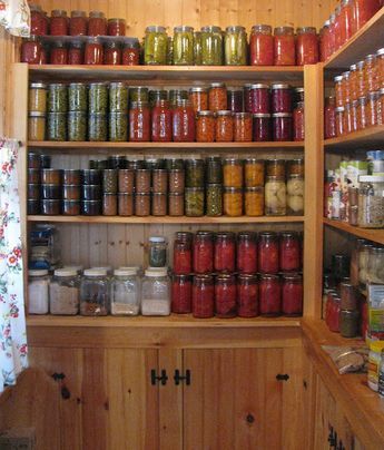 Canning Pantry, Canning Storage, Root Cellars, Food Storage Rooms, Diy Pantry Organization, Preppers Pantry, Canning Kitchen, Pantry Inspiration, Dream Pantry