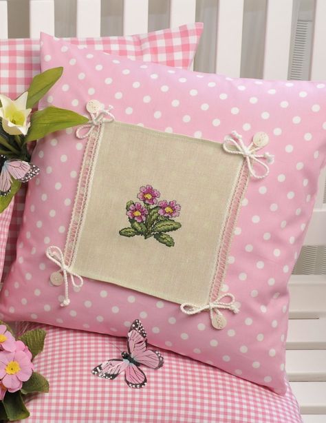 Sofa Pillows Ideas, Pillows Ideas, Cross Stitch Cushion, Cushion Embroidery, Pillow Crafts, Bantal Sofa, Patchwork Cushion, Chic Pillows, Pretty Pillow