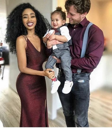 Biracial Family Aesthetic, Bwwm Family, Interracial Family Photos, Bwwm Weddings, Interacial Families, Bwwm Couples Fanart, Biracial Family, Interracial Families, Couples Fanart