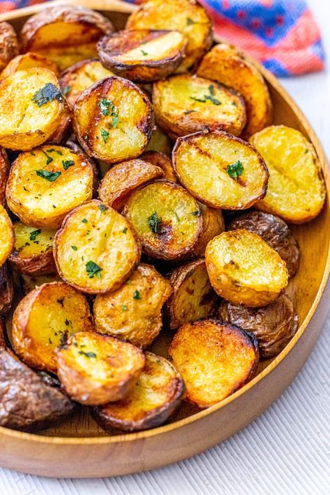 Grilled Potato Recipes, Grilled Red Potatoes, Roasted Mini Potatoes, Melting Potatoes, Red Potato Recipes, Bbq Potatoes, Mini Potatoes, Bbq Sides, Grilled Potatoes