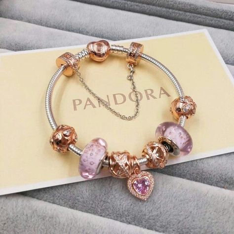 Pandora Charms Rose Gold, Pandora Jewlery, Jóias Body Chains, Pandora Jewelry Box, Pandora Bracelet Charms Ideas, Pandora Bracelet Designs, Pandora Rose Gold, Pandora Jewelry Charms, Rose Gold Charms